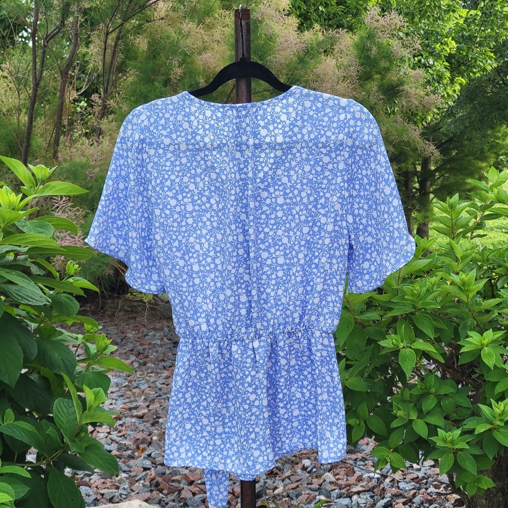 Sienna Sky Blue & White Floral V Neck Wrap Blouse Medium - Picture 8 of 9